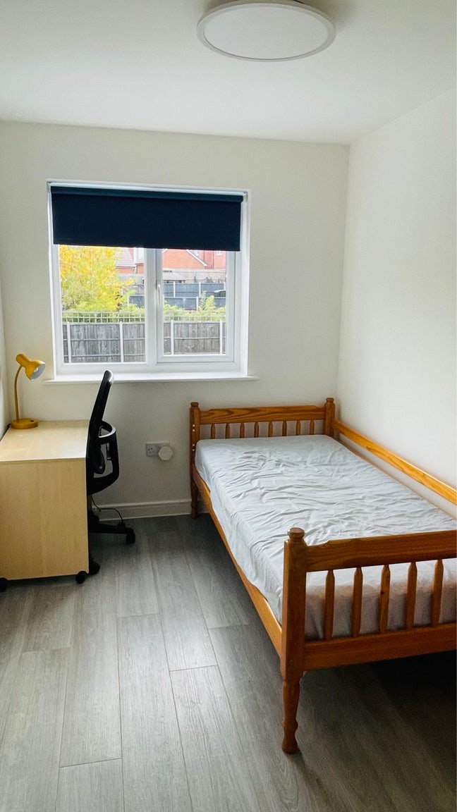 Single bed room for rent in B38. Main Photo