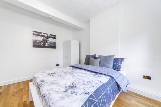 Two ⏬💸Price Drop Rooms - Living Room/2 Bathrooms Main Photo