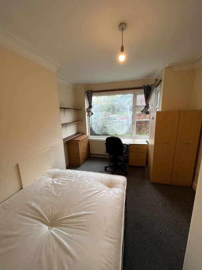 City Centre Double Bedroom- Available Now-LS2 Main Photo