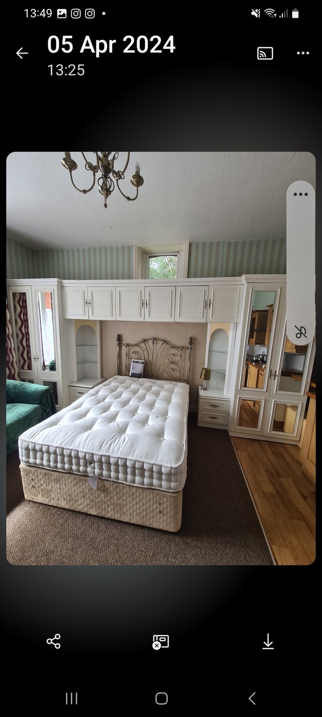 Bright clean double room Main Photo