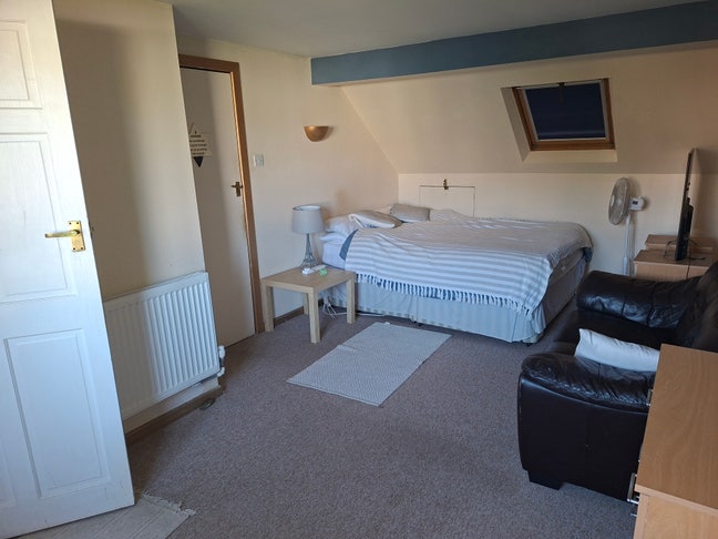 Luxury Room to Rent,  Ensuite,  off-Road Parking Main Photo