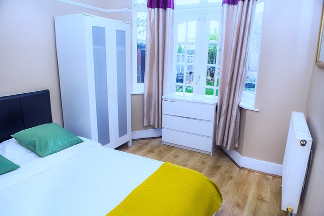 🏠 Double Room Available in E4  Main Photo