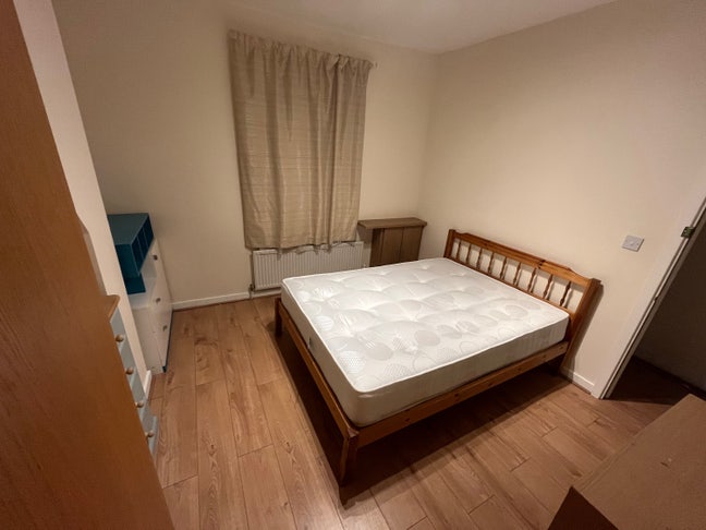 Nice spacious double room near town centre  Main Photo
