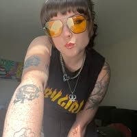 25 year old seeks a double room Main Photo