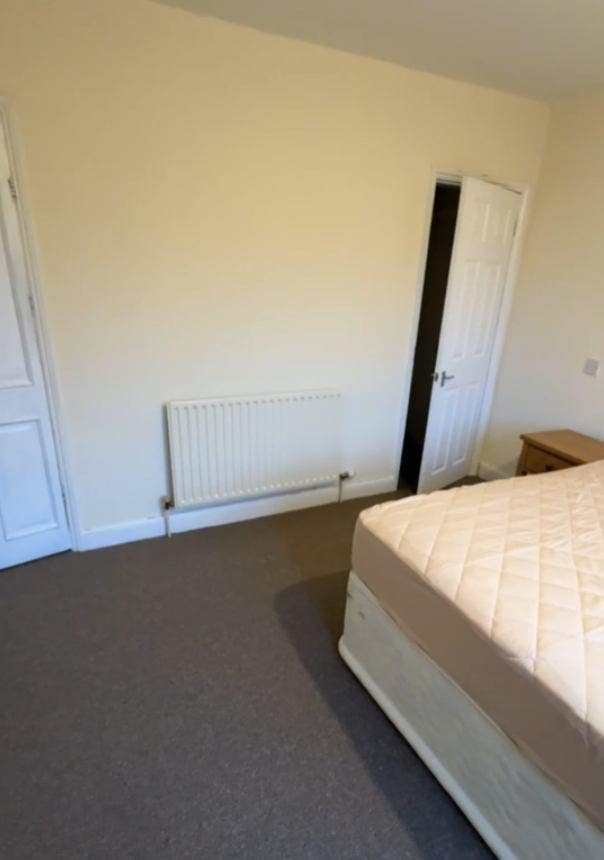 Spacious Furnished double room - Gainsborough Main Photo