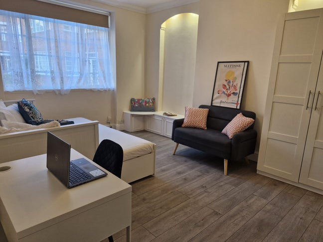 Spacious&Furnished Double w/Garden- All Bills Incl Main Photo