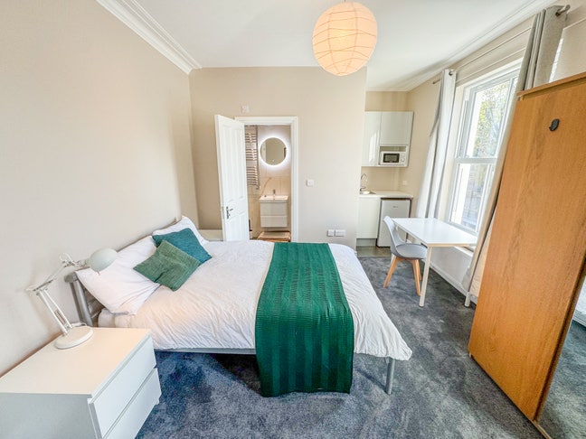 🥇Amazing Studio Style Room in Redhill, Bills Inc. Main Photo