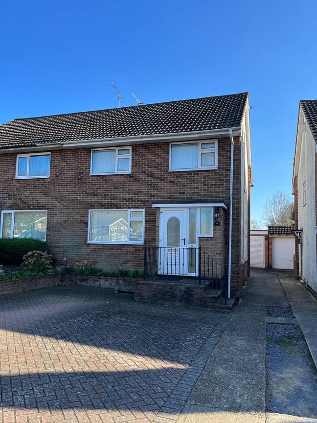 3 Bedroom Semi-detached house for rent Main Photo