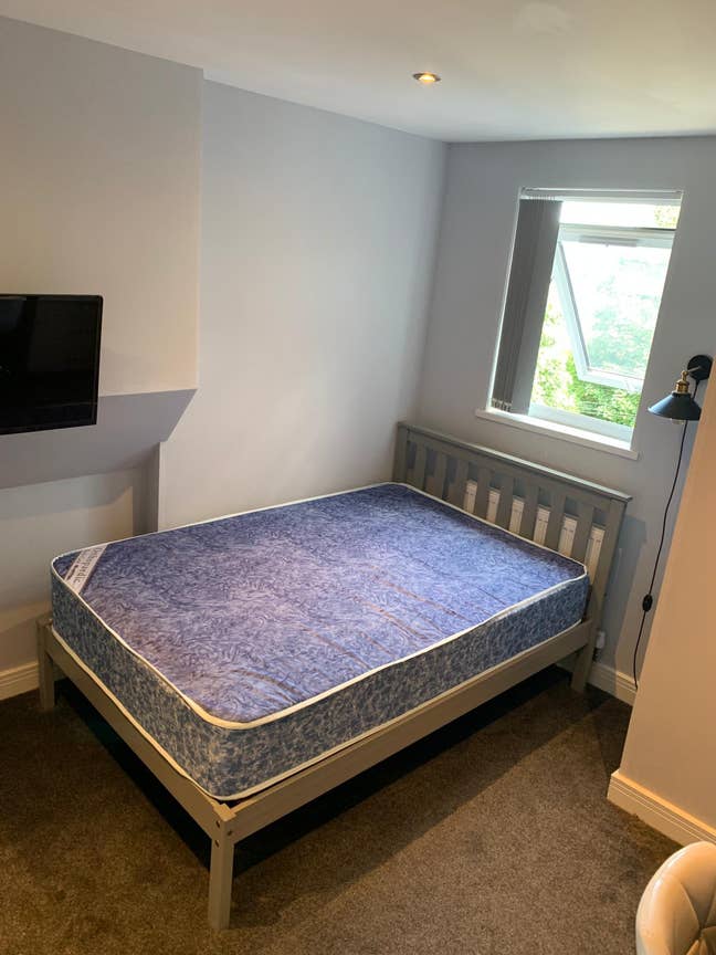 Double En-Suite Room Available on Pershore Road Main Photo