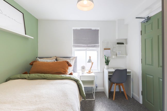 Lovely room in amazing house with great tenants.  Main Photo