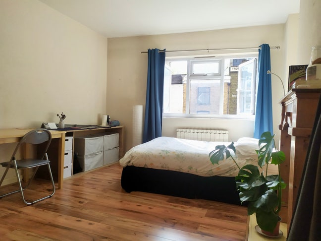 Huge double room in friendly home 💫  Main Photo