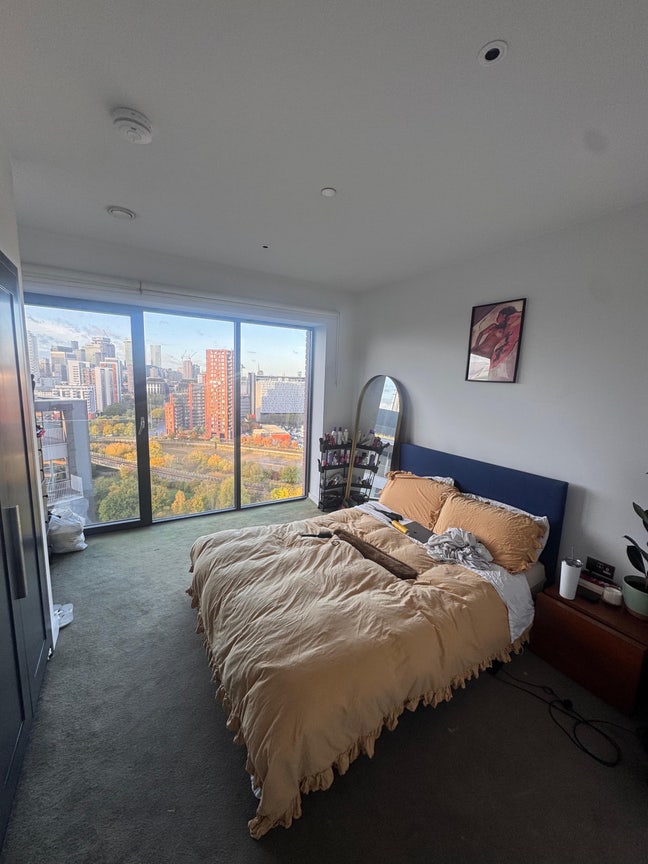 Beautiful Top floor 2 bed 2 bath available Main Photo