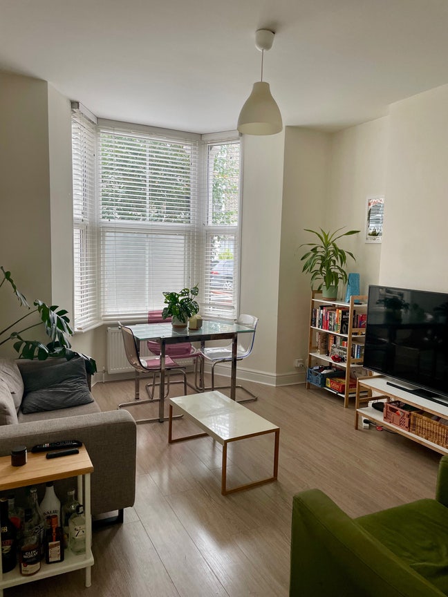 Two-Bedroom Flat with Patio in Finsbury Park Main Photo