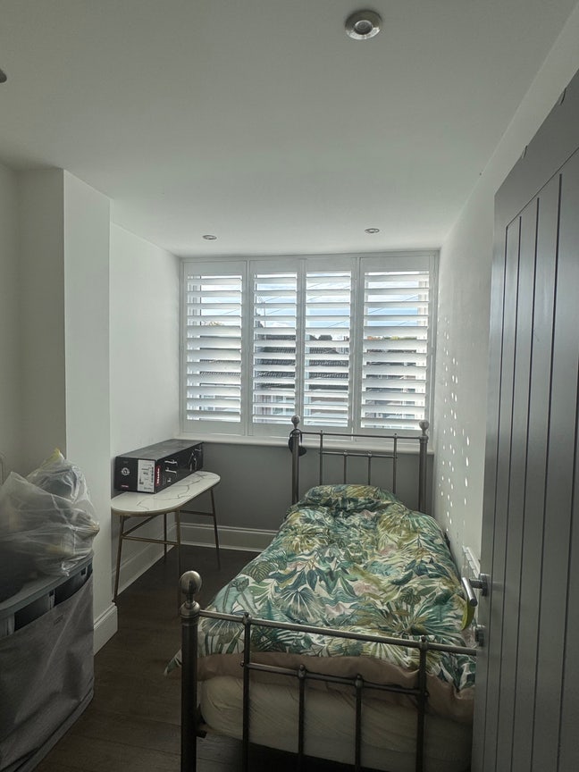 Modern 2 Bedroom Flat for rent near Station Main Photo