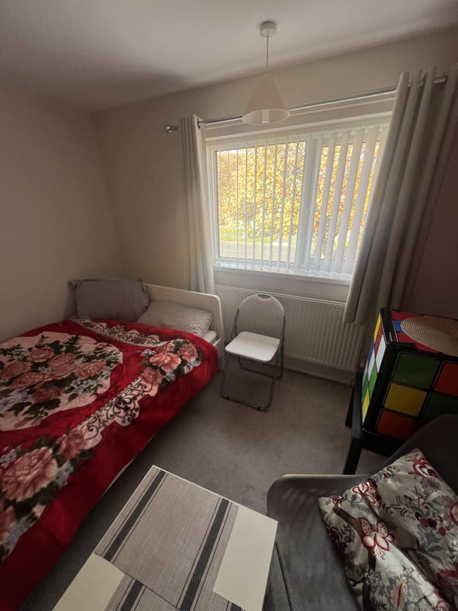 Large double room all bills included  Main Photo