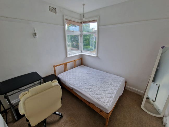 Lovely Double Bedroom in Wembley Park Main Photo