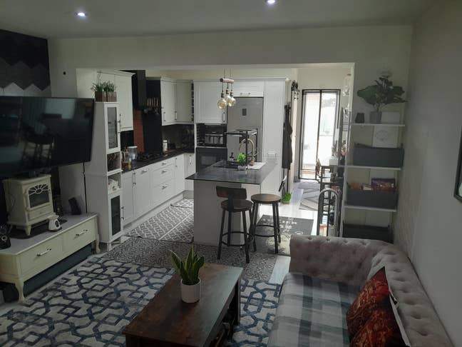  Bright, Calm & Cozy Home in Epsom KT18 Main Photo