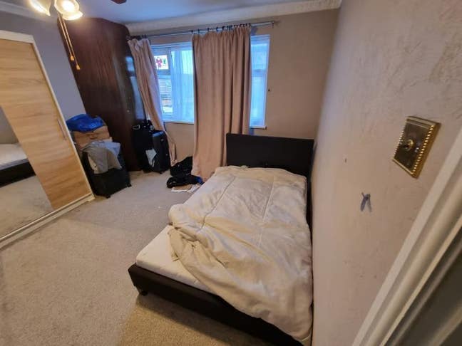 Cosy, Clean & Convenient – Rooms Available in RM13 Main Photo