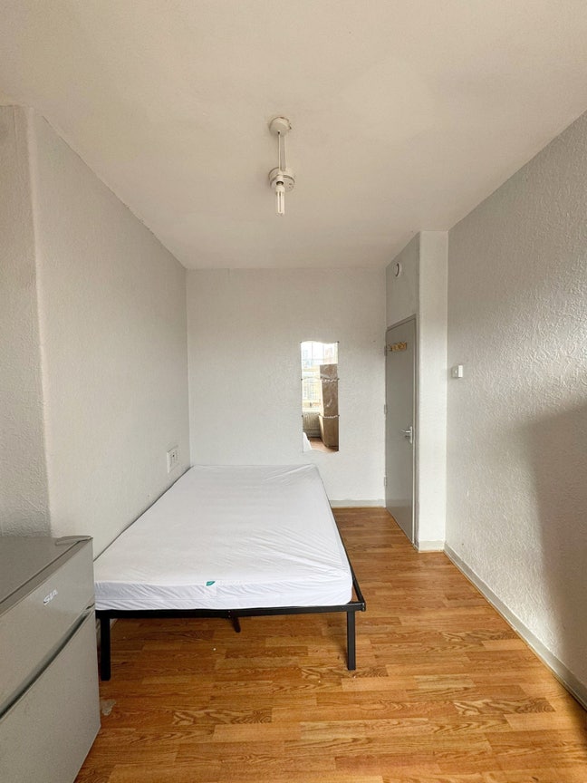 Bright Double in Zone 1 / 10 Min Central London Main Photo