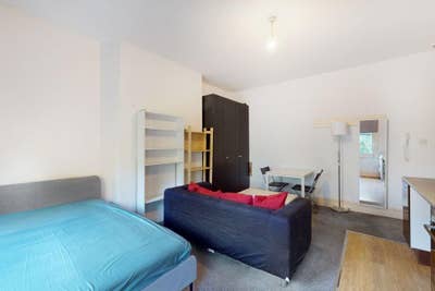 Spacious Studio Flat South Hampstead Main Photo