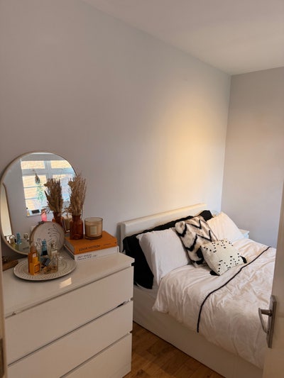 Double room in Shared House - Great Location  Main Photo