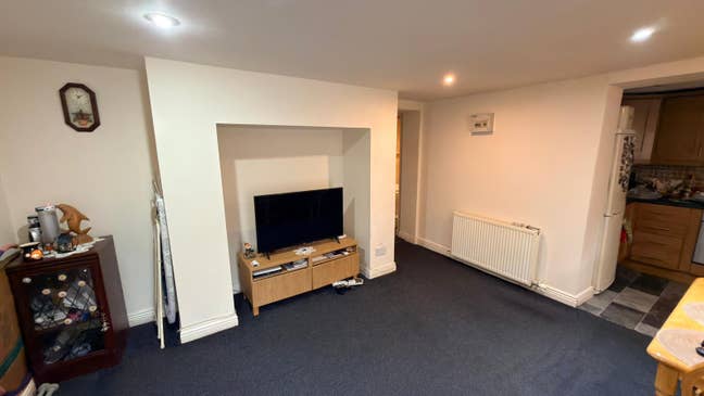 Spacious 1 bed apartment  Main Photo