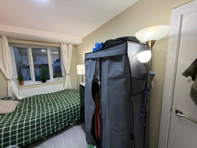 Bright double bed room near West Finchley station Main Photo