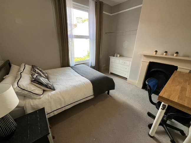 Spacious 5-Bed Professional House Share – All Bill Main Photo