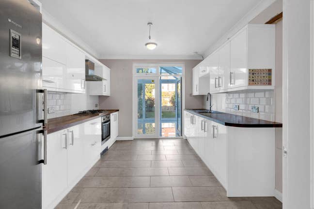 4 Bed 2 Bath House on Manship road, Mitcham, CR4 Main Photo