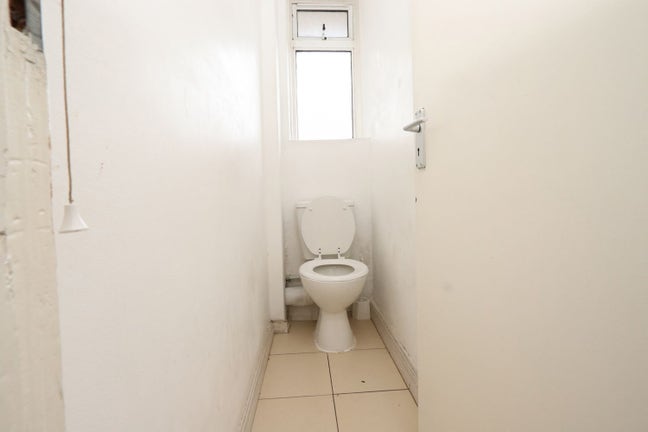 Room 10 Min Walk from Elephant & Castle Station! Main Photo