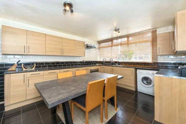 3 Bedroom Terraced House – Brixton, SW2 Main Photo