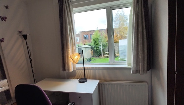 Double room with personal bath and fridge & freeze Main Photo
