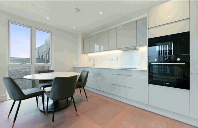 2 bed flat in Battersea  Main Photo