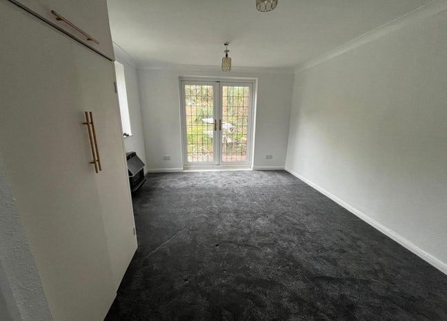 4 X Double Rooms Available Immediately  Main Photo