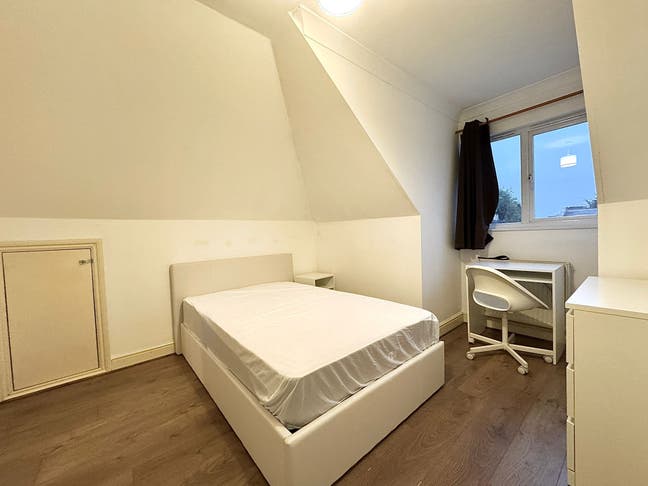 Massive Double Available in South Wimbledon Main Photo
