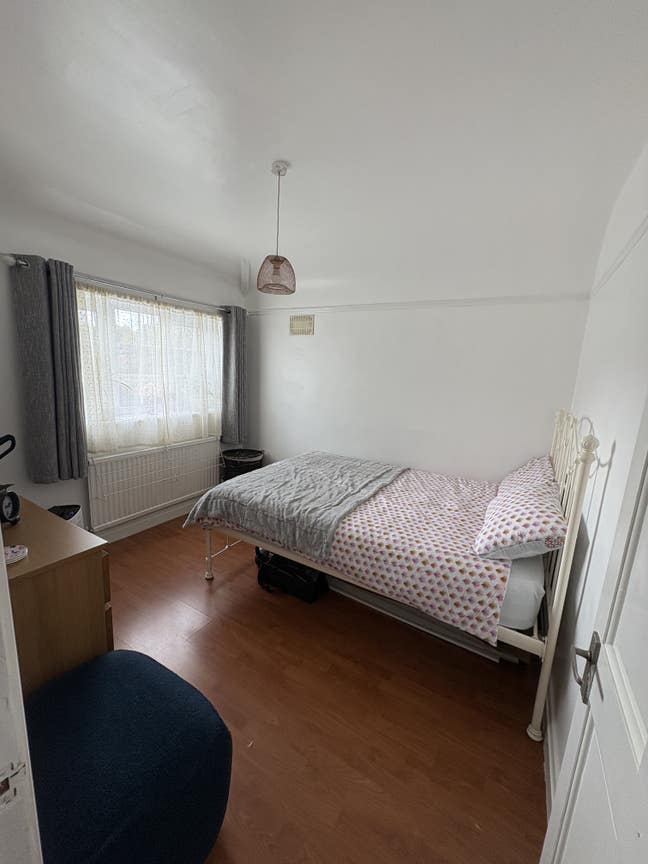 🏡 Room to Rent – All Bills Included | Carshalton Main Photo