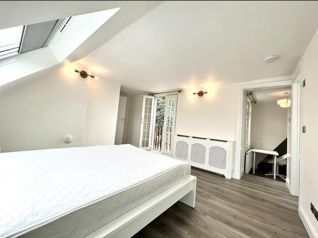 Gorgeous Ensuite in Wimbledon Main Photo