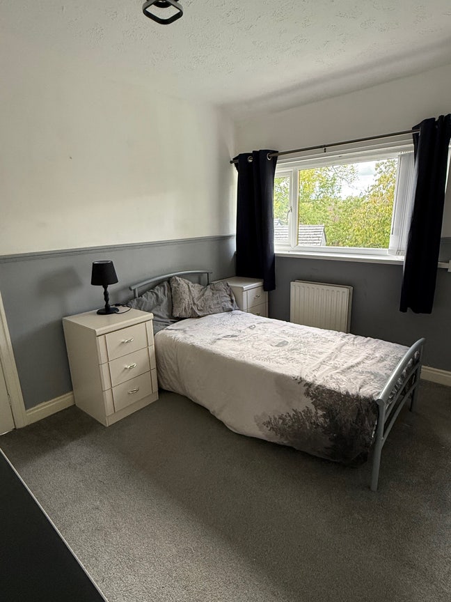 Single bedroom with garden views Main Photo