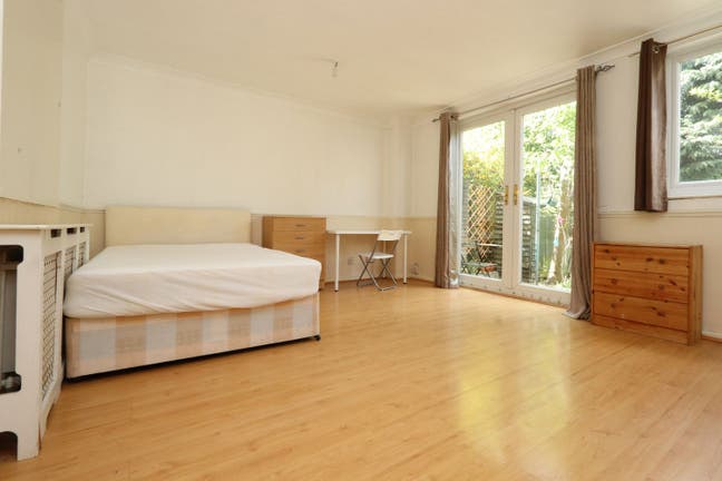 3 Beautiful Rooms in Stratford! Westfield! Main Photo