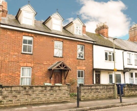 Double Room Available in Cowley Main Photo