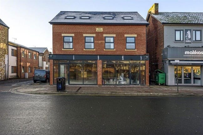 Doble Room to rent in Cowley Main Photo