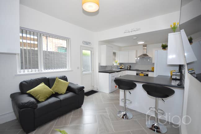 ✨ 3 En-Suite Rooms | ST4📌 Main Photo
