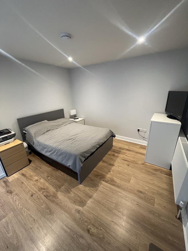 Double room in friendly house share  Main Photo