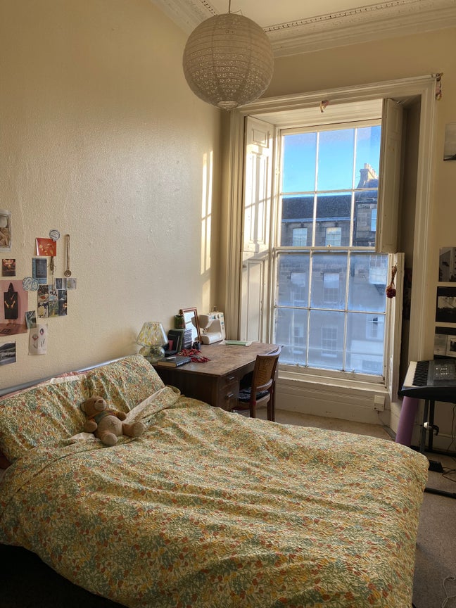 Double Room in Bright Stockbridge Flat Main Photo