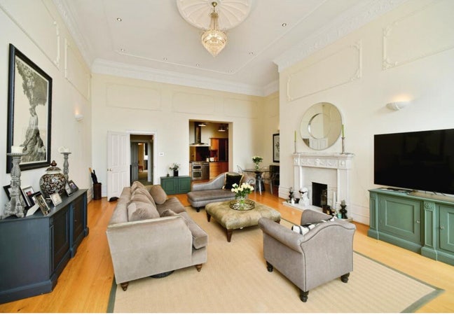 Double room, en-suite, sea view, close to hospital Main Photo