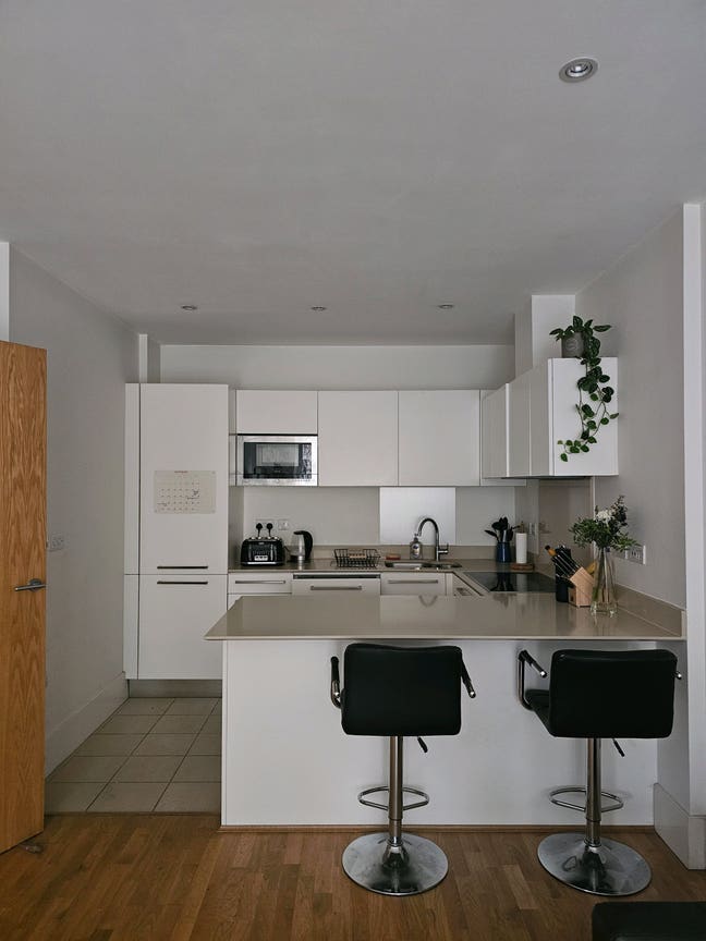 Looking for a fun & friendly female housemate! Main Photo