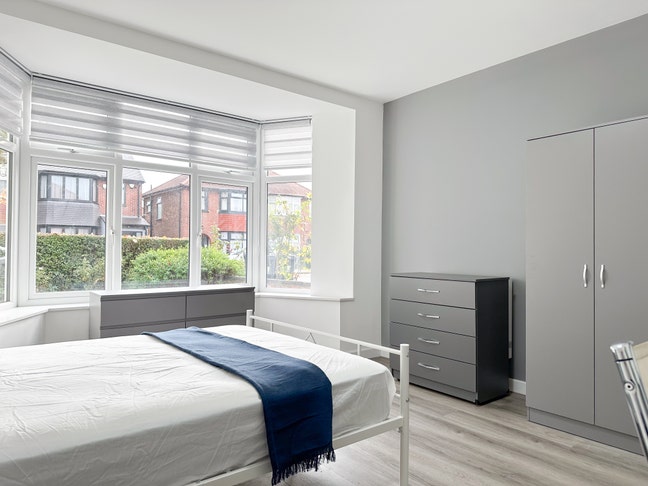 6 Rooms Ensuite 4 Min from Sudbury Town Main Photo