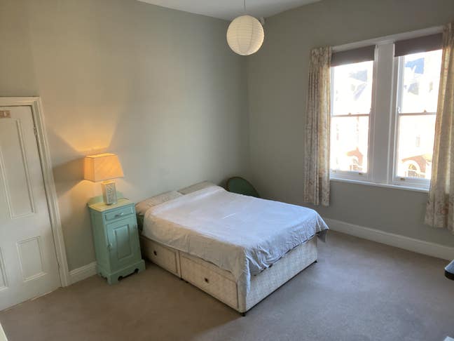Double Room in Large Home  Main Photo