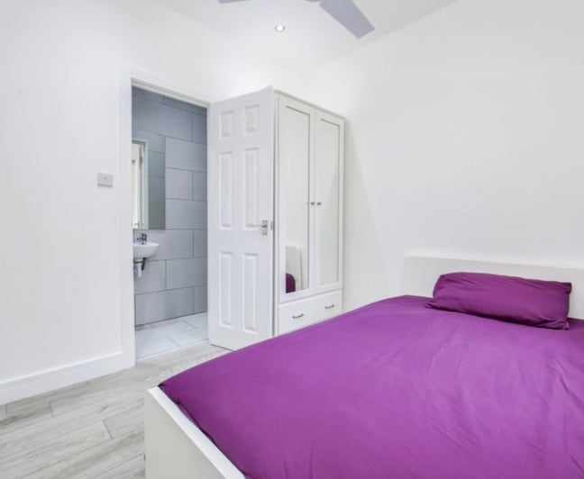 🚆 Charlton Ensuite: ONE Flatmate Only 🔥 Main Photo