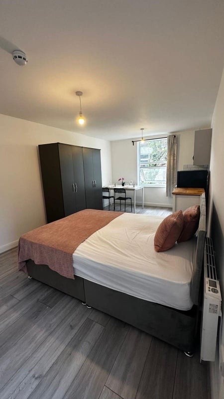 🛏️ Large Studio Flat to Let- Willesden Main Photo